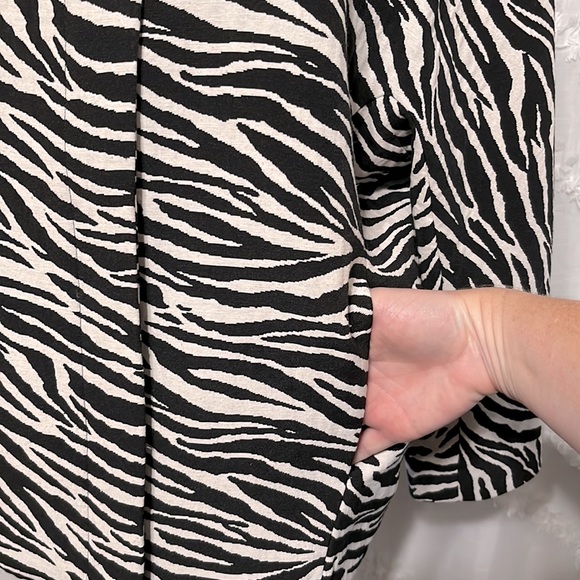 Chico’s Modern Jacquard Zebra Print Zip Up Blazer Jacket Size Large 12/14 - Picture 6 of 13